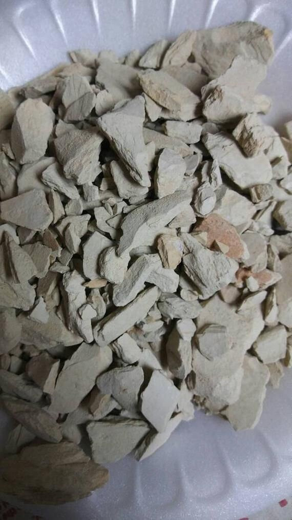 Multani Mitti/Fuller's Earth Chips --- 200 gm