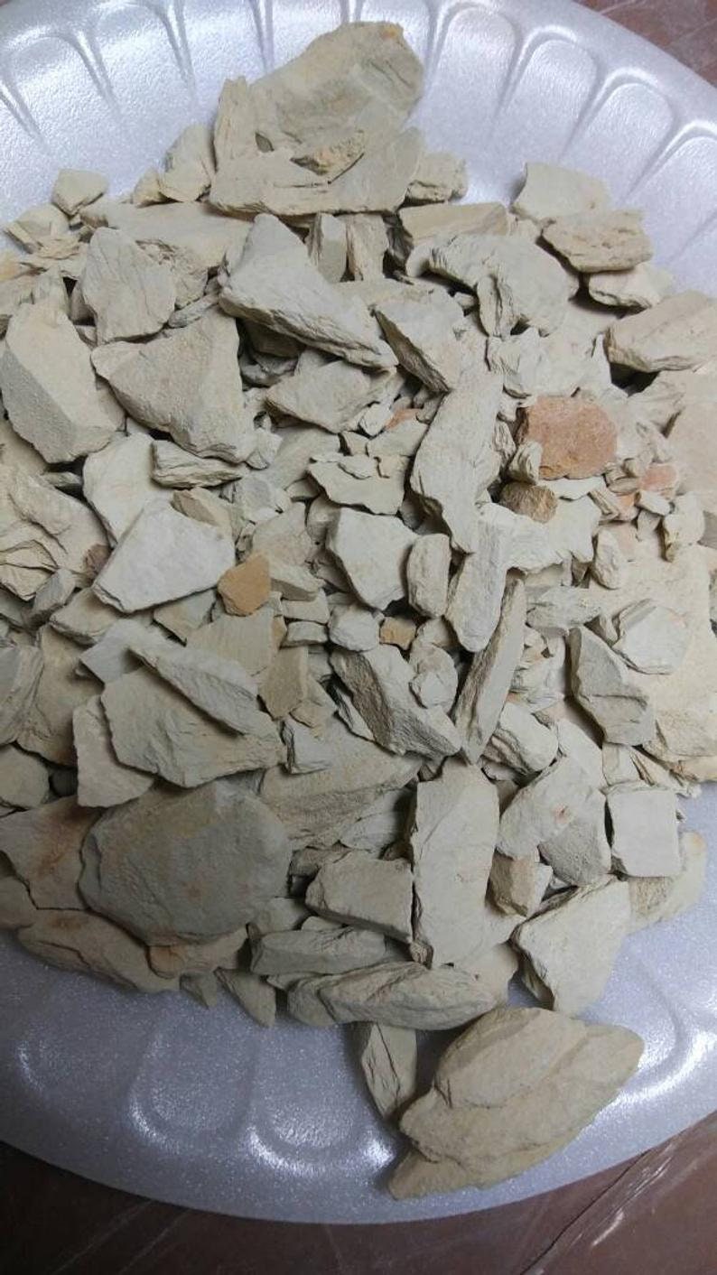 Multani Mitti/Fuller's Earth Chips --- 200 gm
