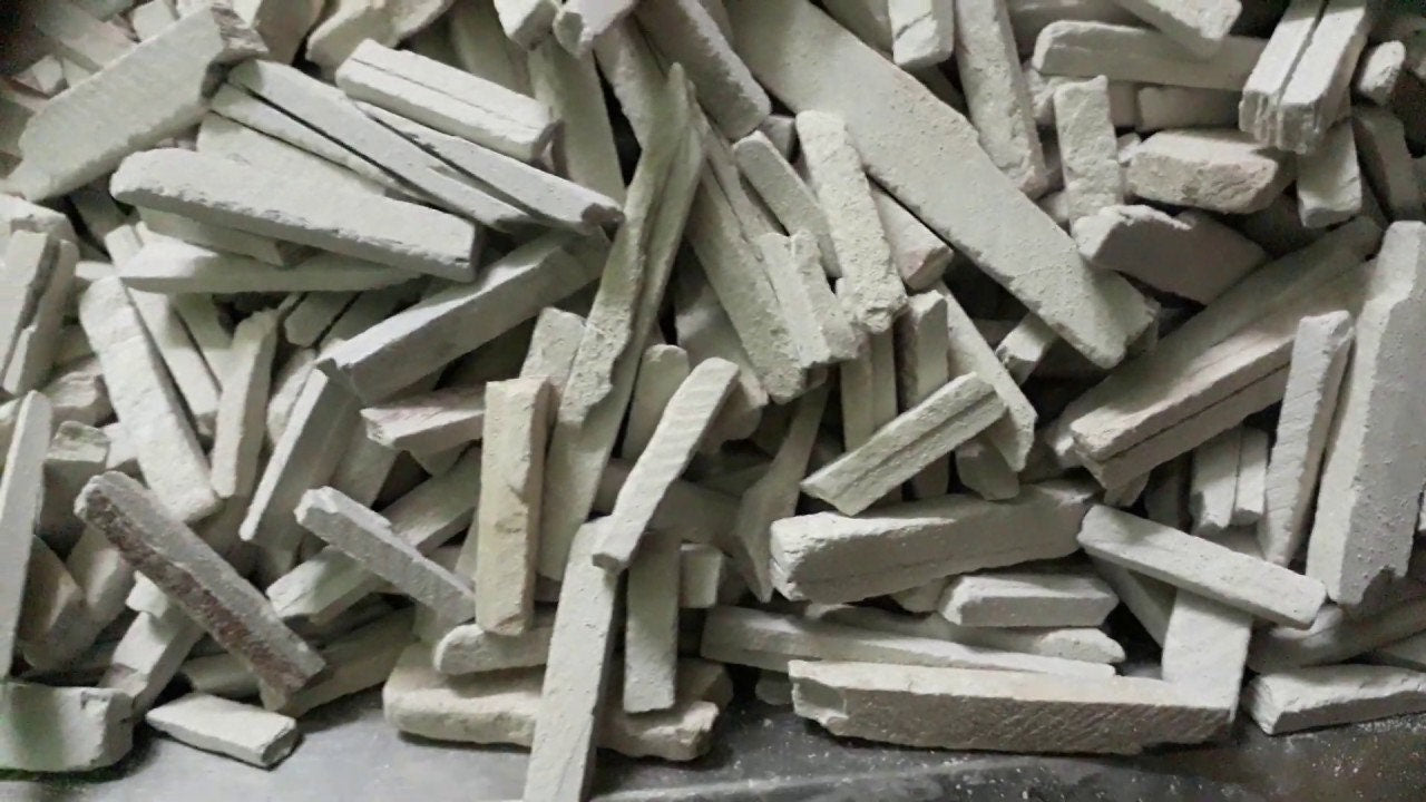 WHILE SUPPLIES LAST: Broken mixed slates - 2 kg(2000 gm)