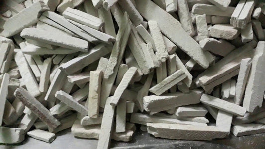 WHILE SUPPLIES LAST: Broken mixed slates - 2 kg(2000 gm)
